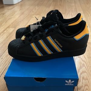 Adidas Superstar J size k 5 w-6.5  nwt and box black, gold, blue